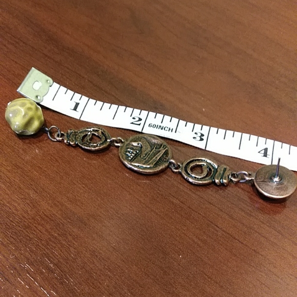 Vintage bronze chartreuse dangling earrings - Picture 4 of 4